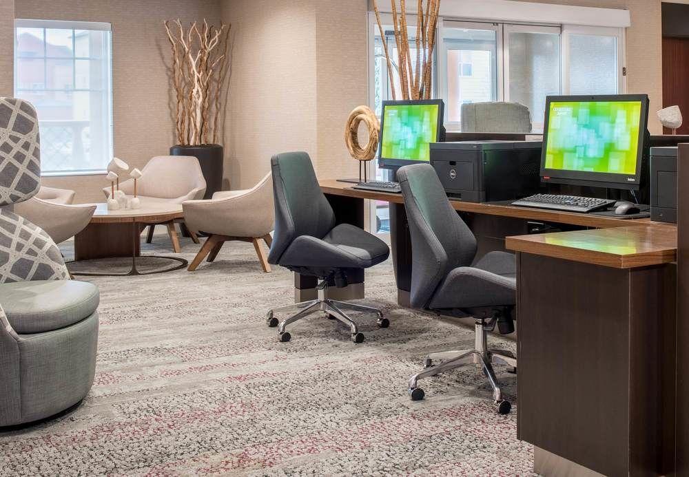 Courtyard By Marriott Portland North Hotel Exterior photo