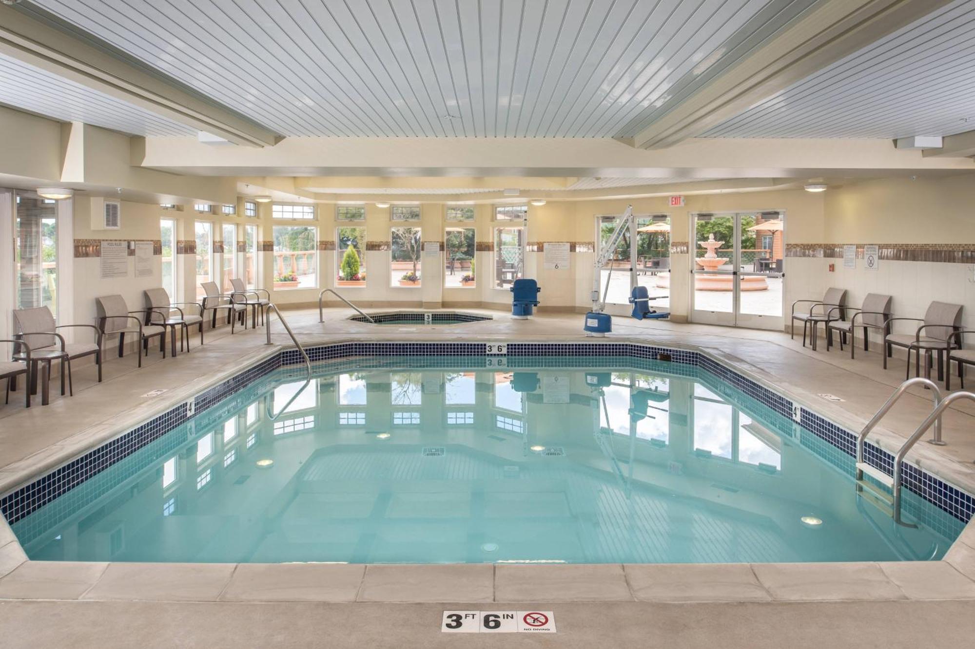 Courtyard By Marriott Portland North Hotel Exterior photo