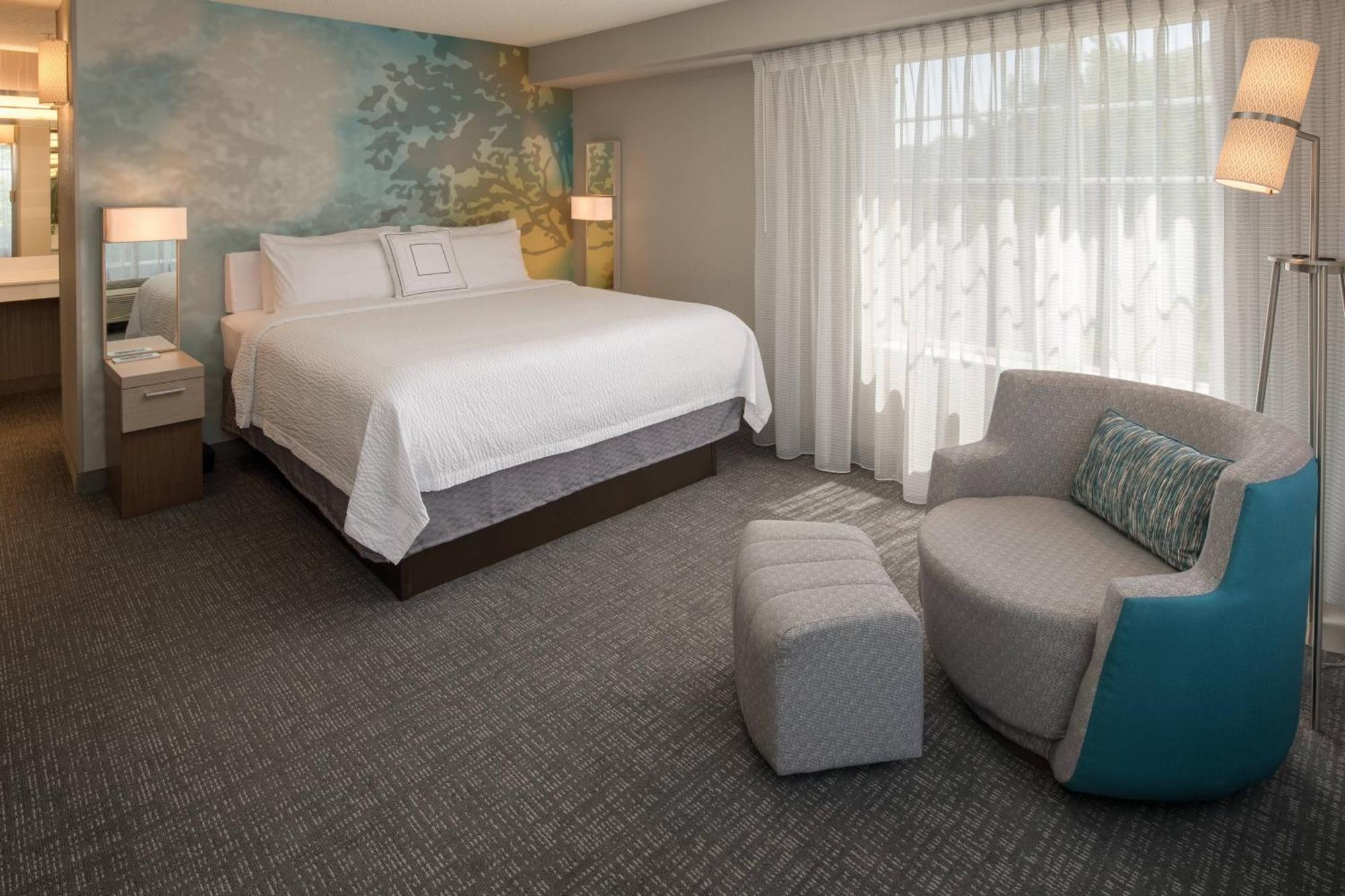 Courtyard By Marriott Portland North Hotel Exterior photo