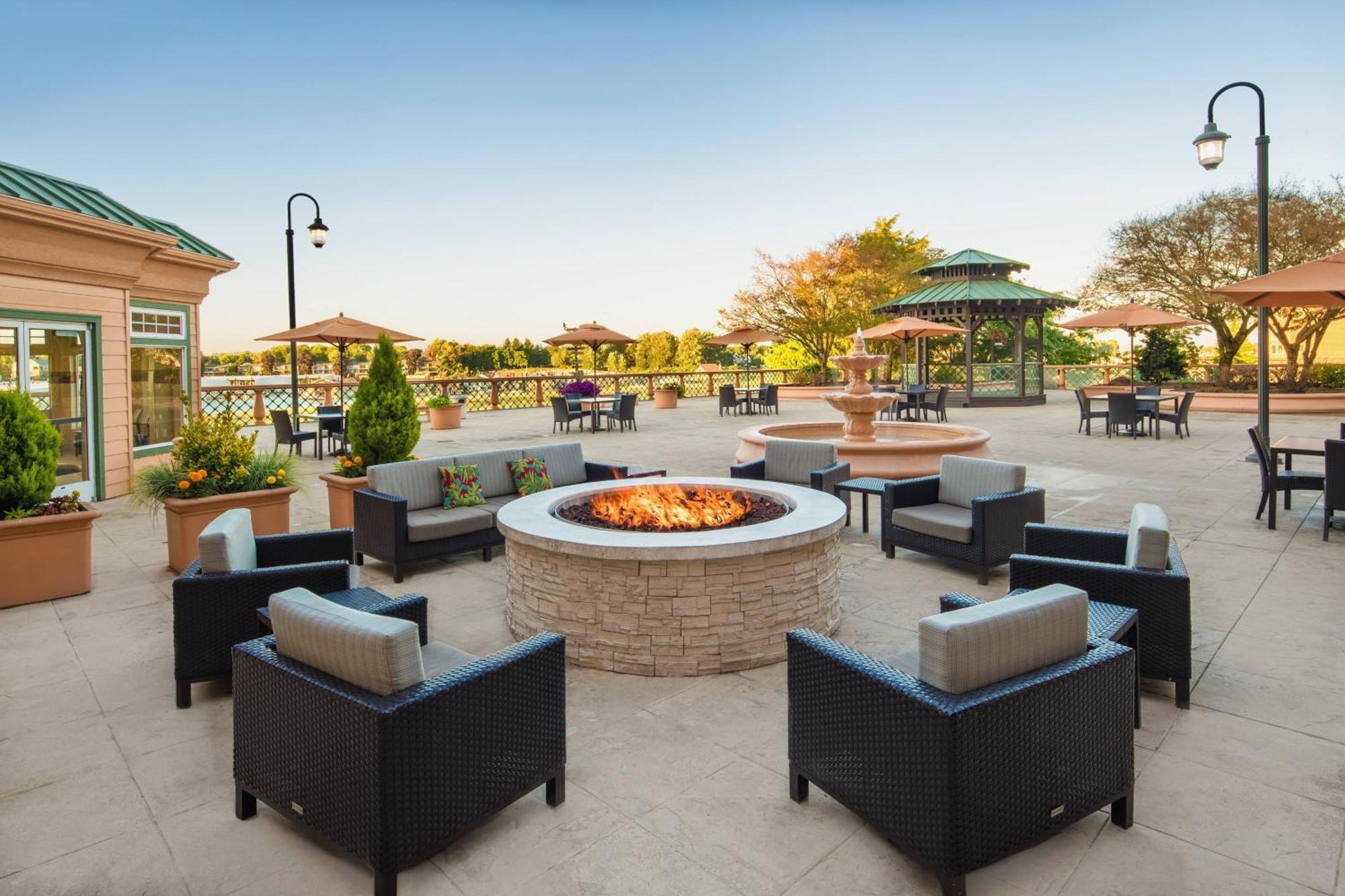 Courtyard By Marriott Portland North Hotel Exterior photo