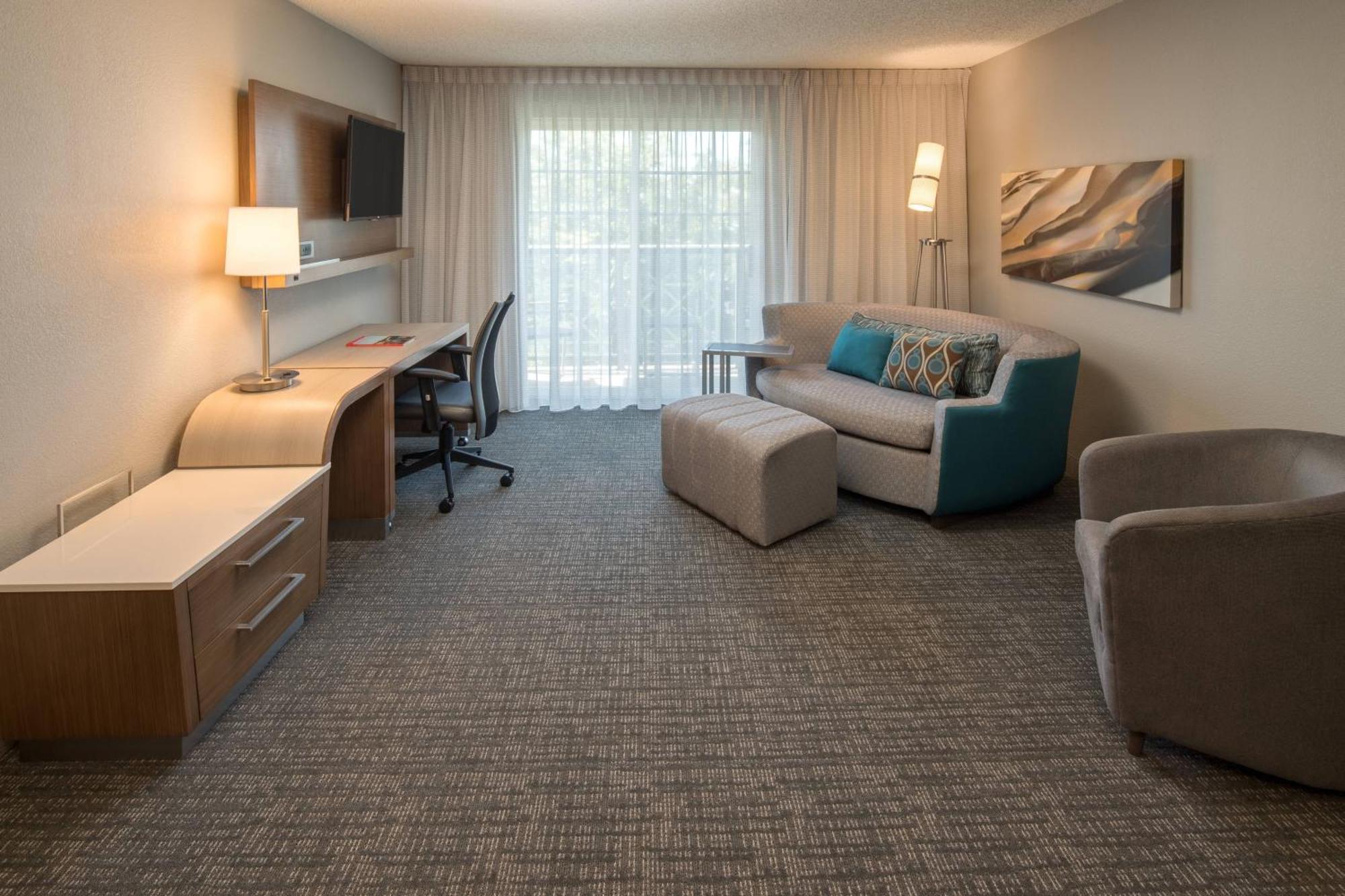 Courtyard By Marriott Portland North Hotel Exterior photo