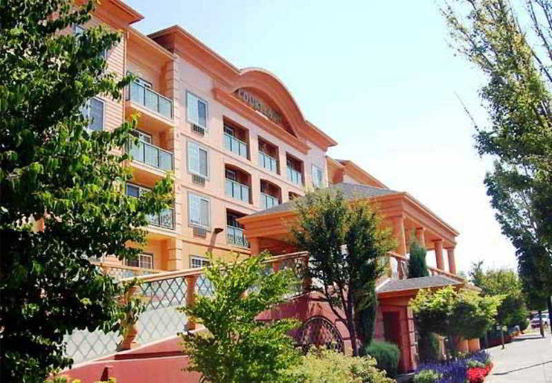 Courtyard By Marriott Portland North Hotel Exterior photo